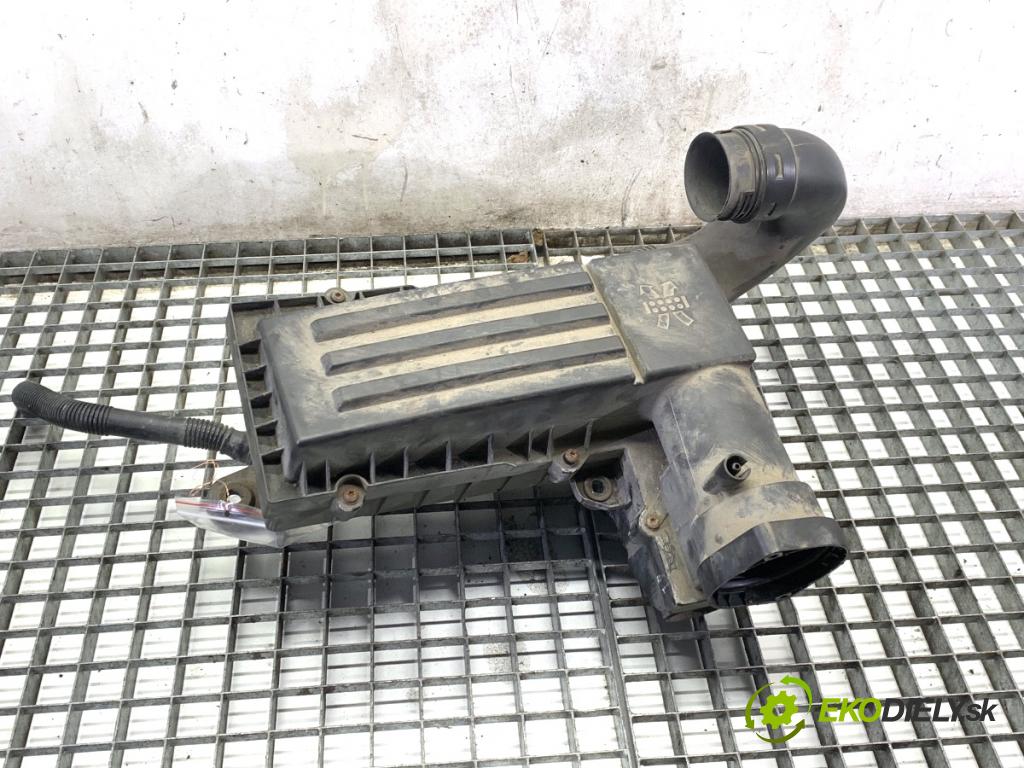 VW PASSAT B7 Kombi 2012 103 kW 2.0 TDI 1968 Obal filtra vzduchu 3C0129618D (Obal vzduchového filtra)