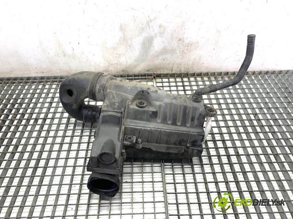 VW PASSAT B7 Kombi 2012 103 kW 2.0 TDI 1968 Obal filtra vzduchu 3C0129618D (Obal vzduchového filtra)