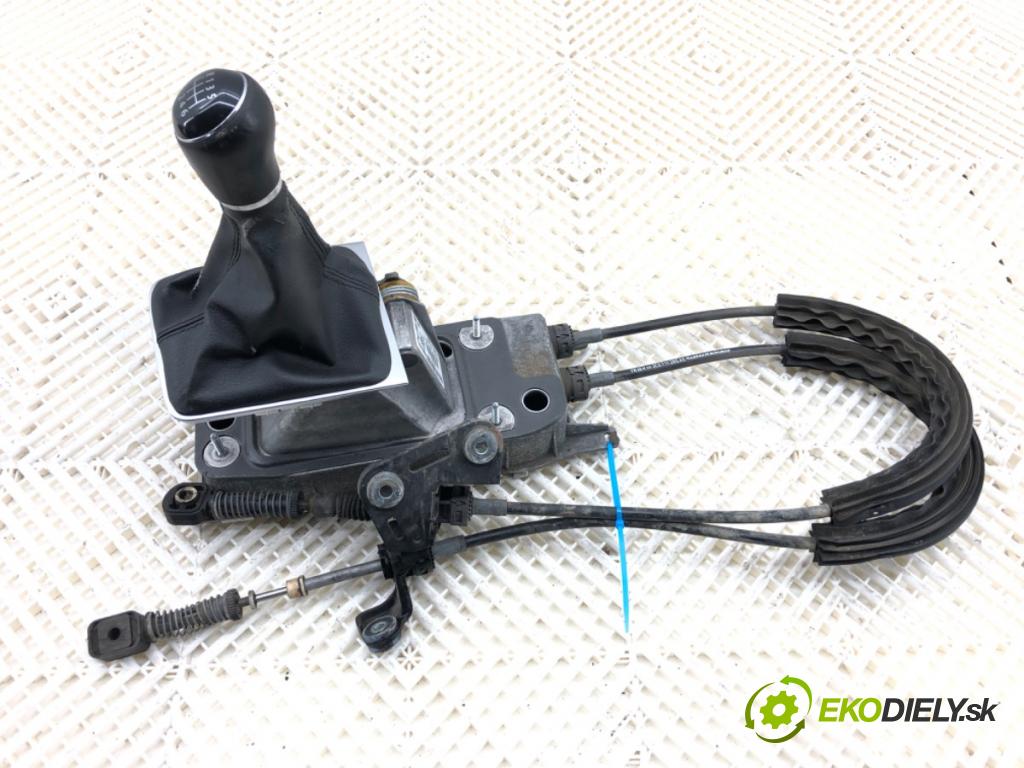 VW PASSAT B7 Kombi 2012 103 kW 2.0 TDI 1968 Kulisa 3C0711049AL (Rýchlostná páka (kulisa))