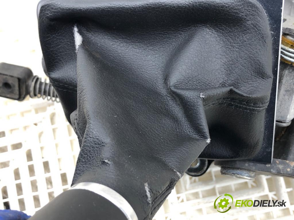 VW PASSAT B7 Kombi 2012 103 kW 2.0 TDI 1968 Kulisa 3C0711049AL (Rýchlostná páka (kulisa))