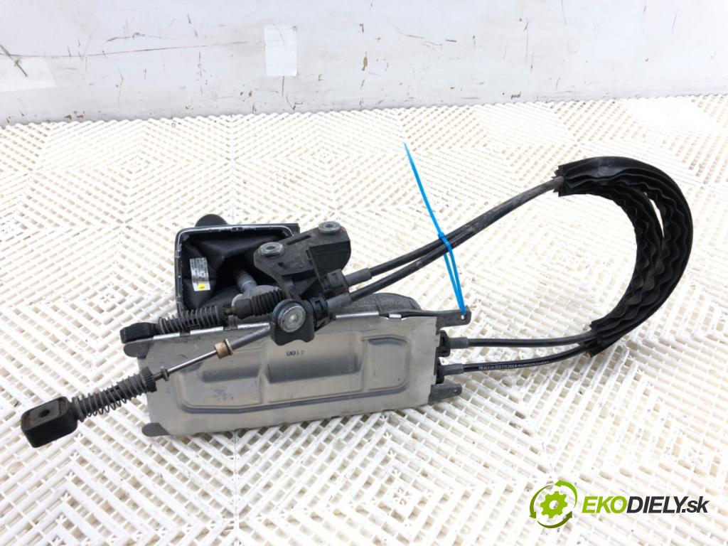 VW PASSAT B7 Kombi 2012 103 kW 2.0 TDI 1968 Kulisa 3C0711049AL (Rýchlostná páka (kulisa))