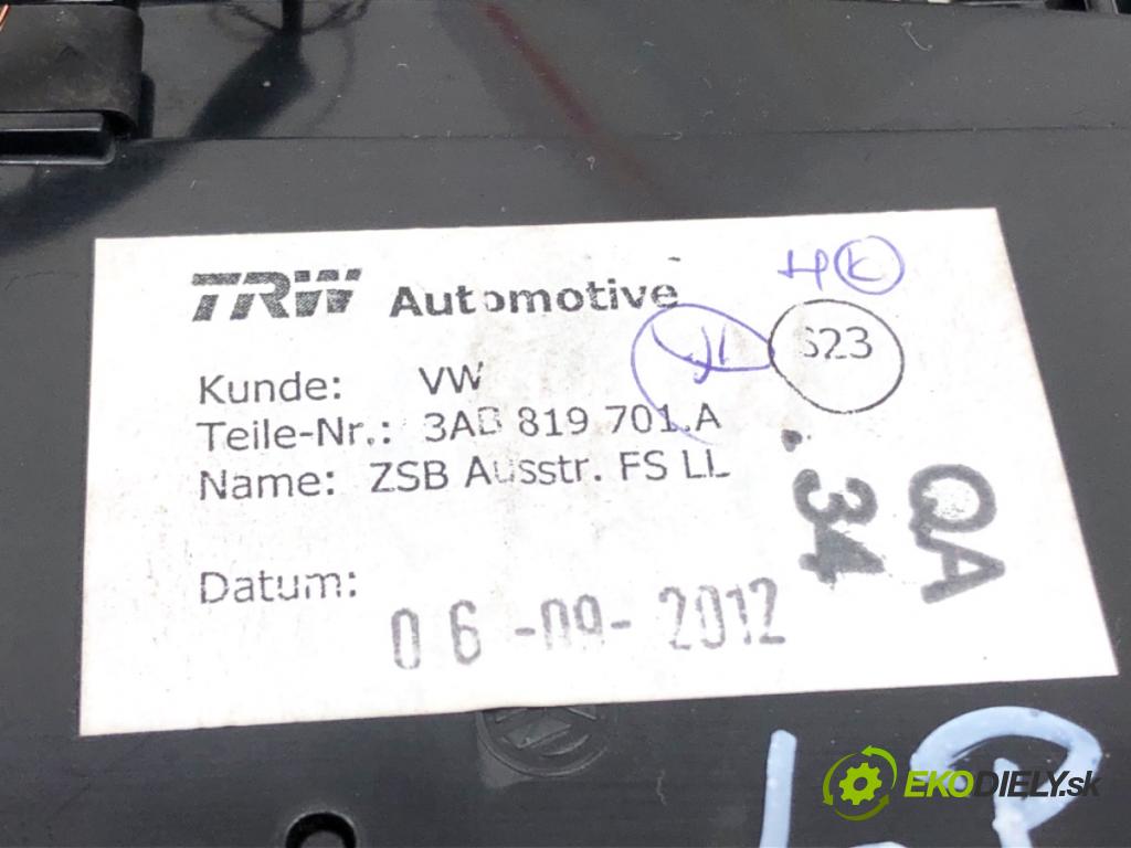 VW PASSAT B7 Kombi 2012 103 kW 2.0 TDI 1968 mří topení levý přední část 3AB819701A