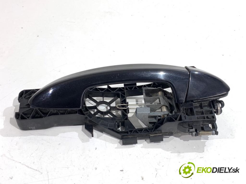 VW PASSAT B7 Kombi 2012 103 kW 2.0 TDI 1968 Kľučka vonkajšia pravy predný 3C0837886J