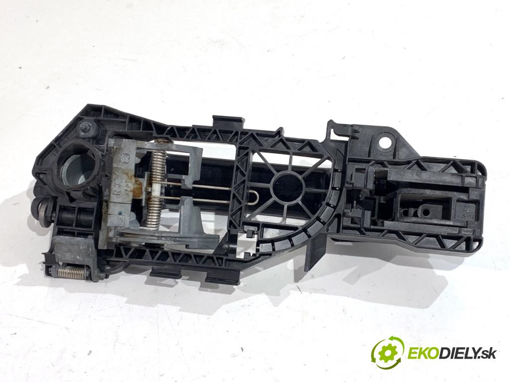 VW PASSAT B7 Kombi 2012 103 kW 2.0 TDI 1968 klika vnejší pravý přední část 3C0837886J