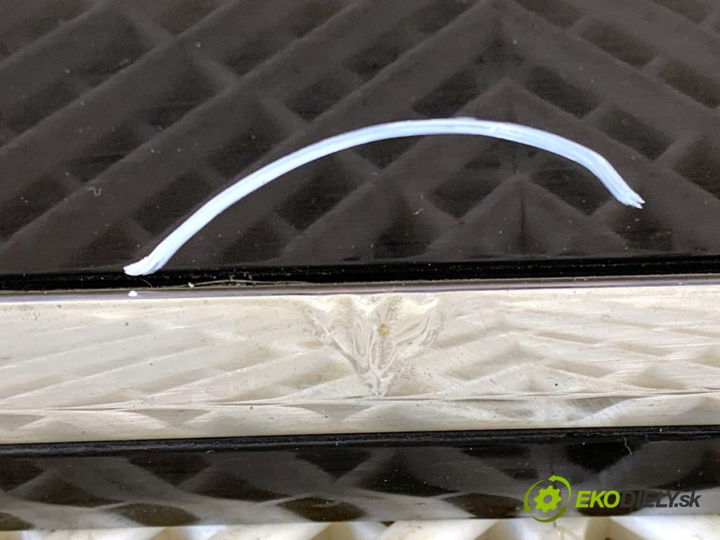 VW PASSAT B7 Kombi 2012 103 kW 2.0 TDI 1968 Dvere pravy zad LC9X LC9X