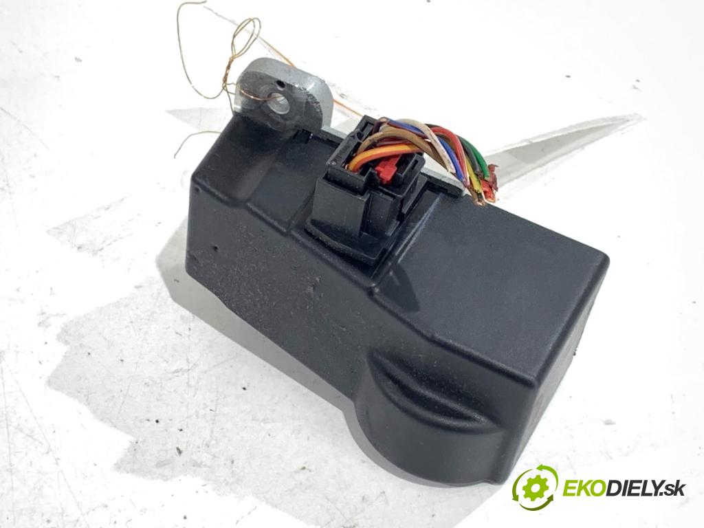 VW PASSAT B7 Kombi 2012 103 kW 2.0 TDI 1968 blokáda volantu 3C0905861J (Řízení ostatní)