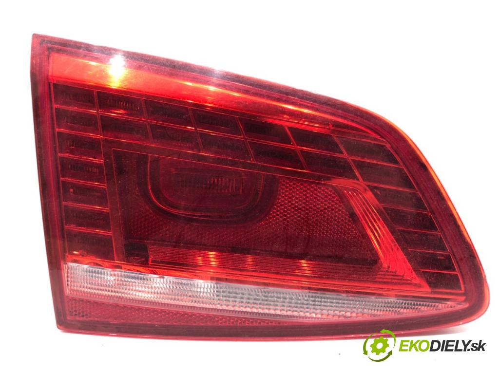 VW PASSAT B7 Kombi 2012 103 kW 2.0 TDI 1968 Svetlo zad pravá vnútorná  (Kľučka dverí ostatné)