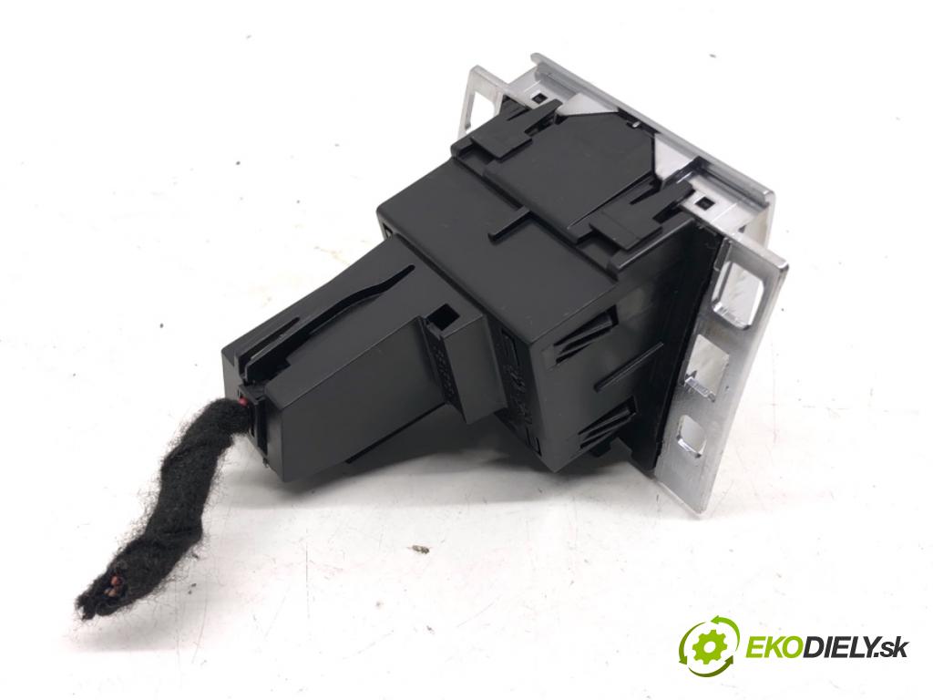 VW PASSAT B7 Kombi 2012 103 kW 2.0 TDI 1968 Displej 3AA919204A (Prístrojová doska)