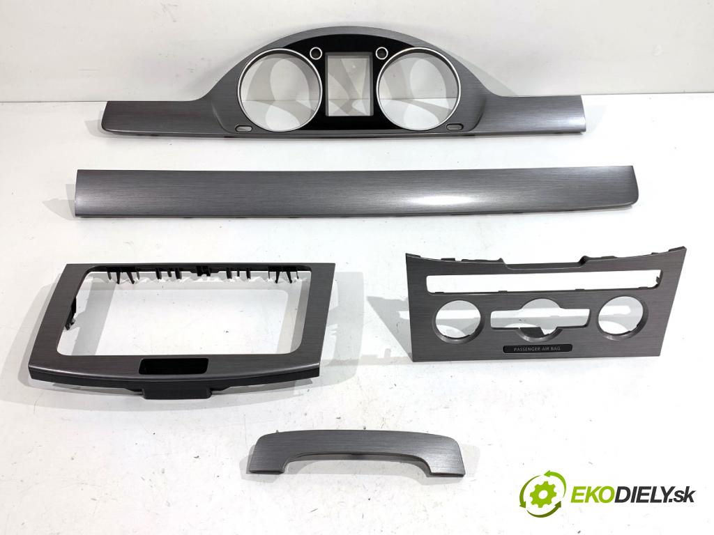 VW PASSAT B7 Kombi 2012 103 kW 2.0 TDI 1968 lišty kryt 3AB857212D 3AB858366D (Lišta)