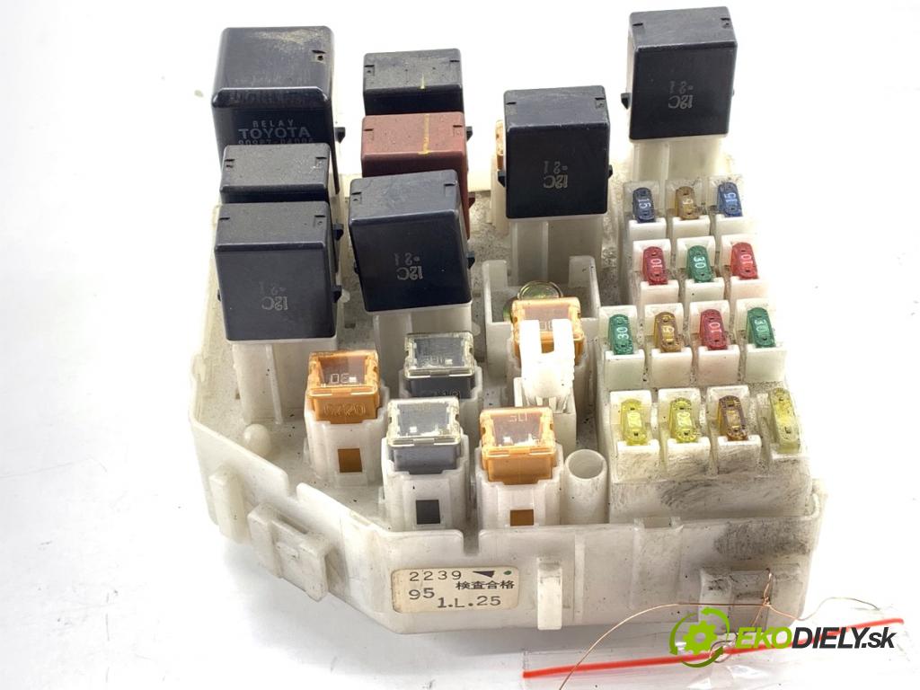 TOYOTA RAV 4 II SUV 2001 85 kW 2.0 D 4WD (CLA20_, CLA21_) 1995 Skrinka poistková  (Poistková skrinka)