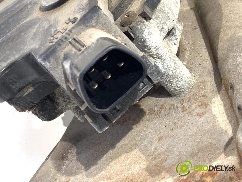 TOYOTA RAV 4 II SUV 2001 85 kW 2.0 D 4WD (CLA20_, CLA21_) 1995 Mechanizmus stieračov predný 85110-42130 (Motorček stieračov predný)