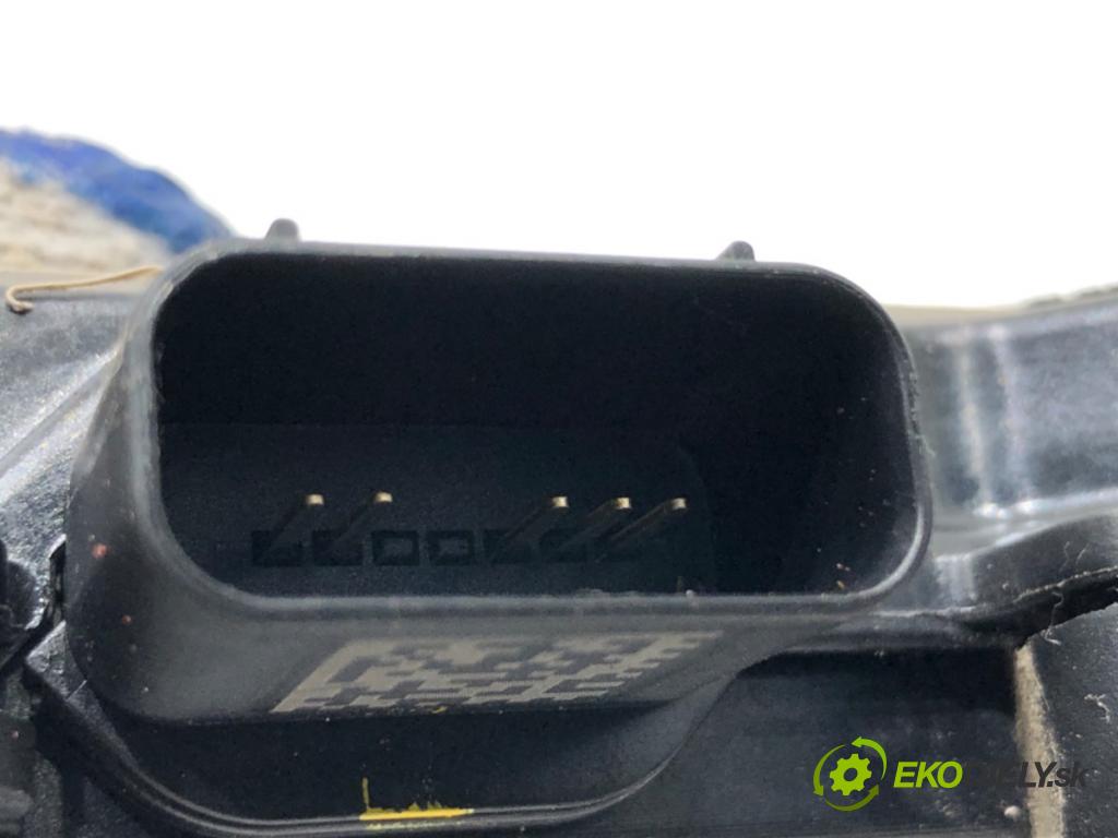 KIA CEED SUV 2021 118 kW 1.5 T-GDI 1482 zámok Dvere pravy predný 81320-J7000