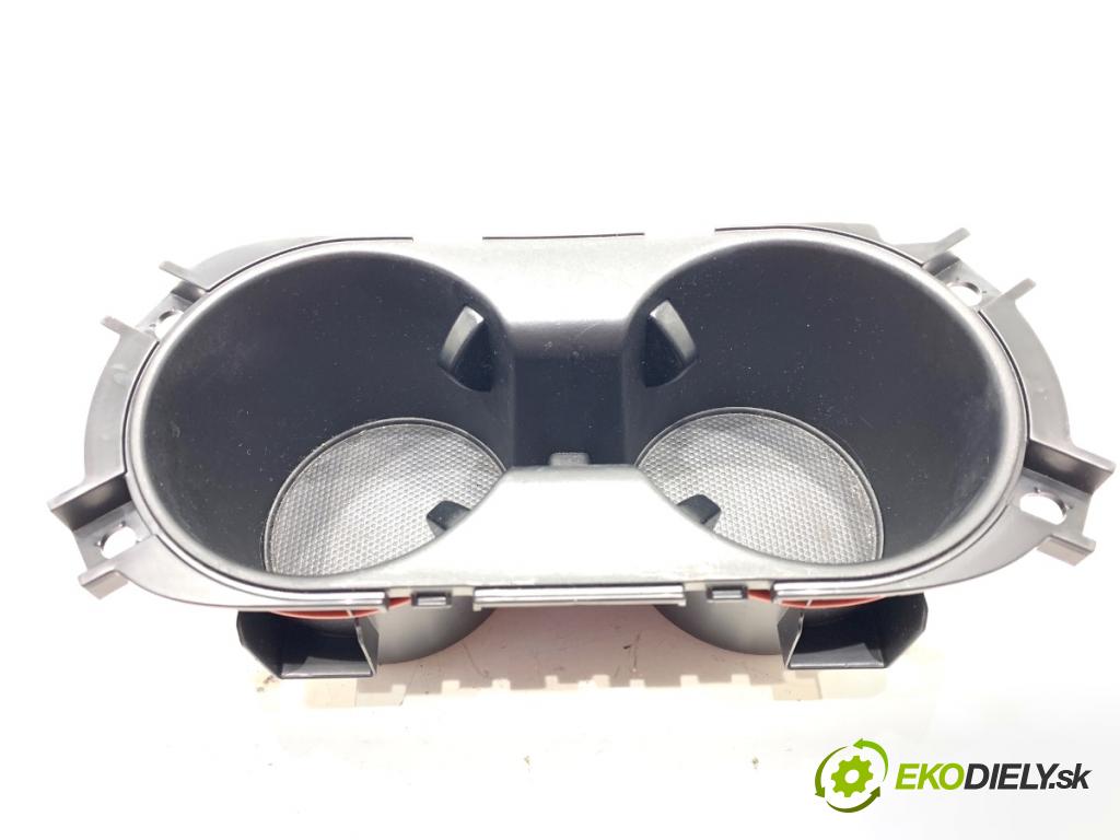 KIA CEED SUV 2021 118 kW 1.5 T-GDI 1482 držák na nápoje 84626-J7000 (Držák nápojů)