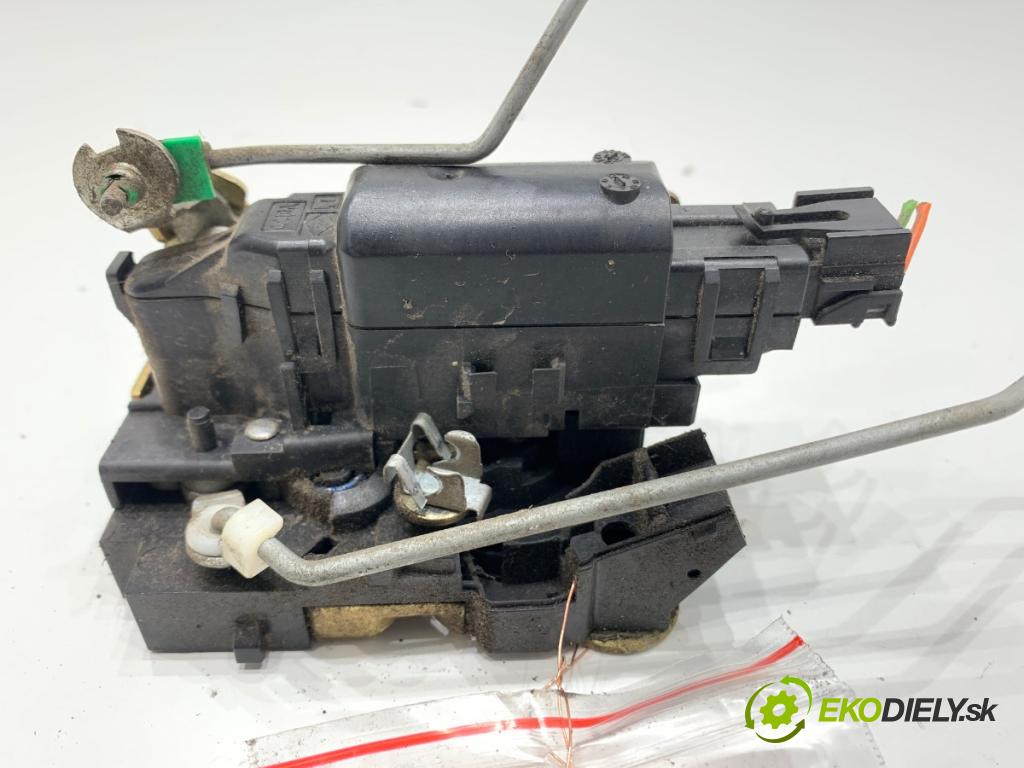 OPEL MOVANO A Autobus 2005 84 kW 2.5 DTI (JD) 2463 zámok Dvere pravy predný