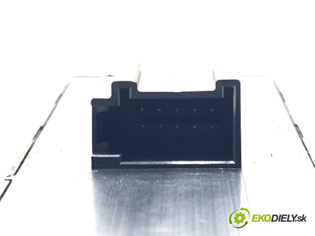 AUDI A3 8V liftback 2014 81 kW 1.6 TDI 1598 Prepínač okien  (Prepínacie páčky pod volantom)