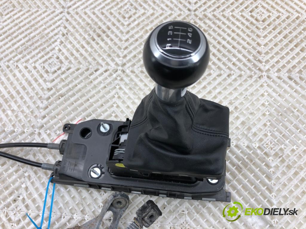 AUDI A3 8V liftback 2014 81 kW 1.6 TDI 1598 Kulisa 5Q0711061E (Rýchlostná páka (kulisa))