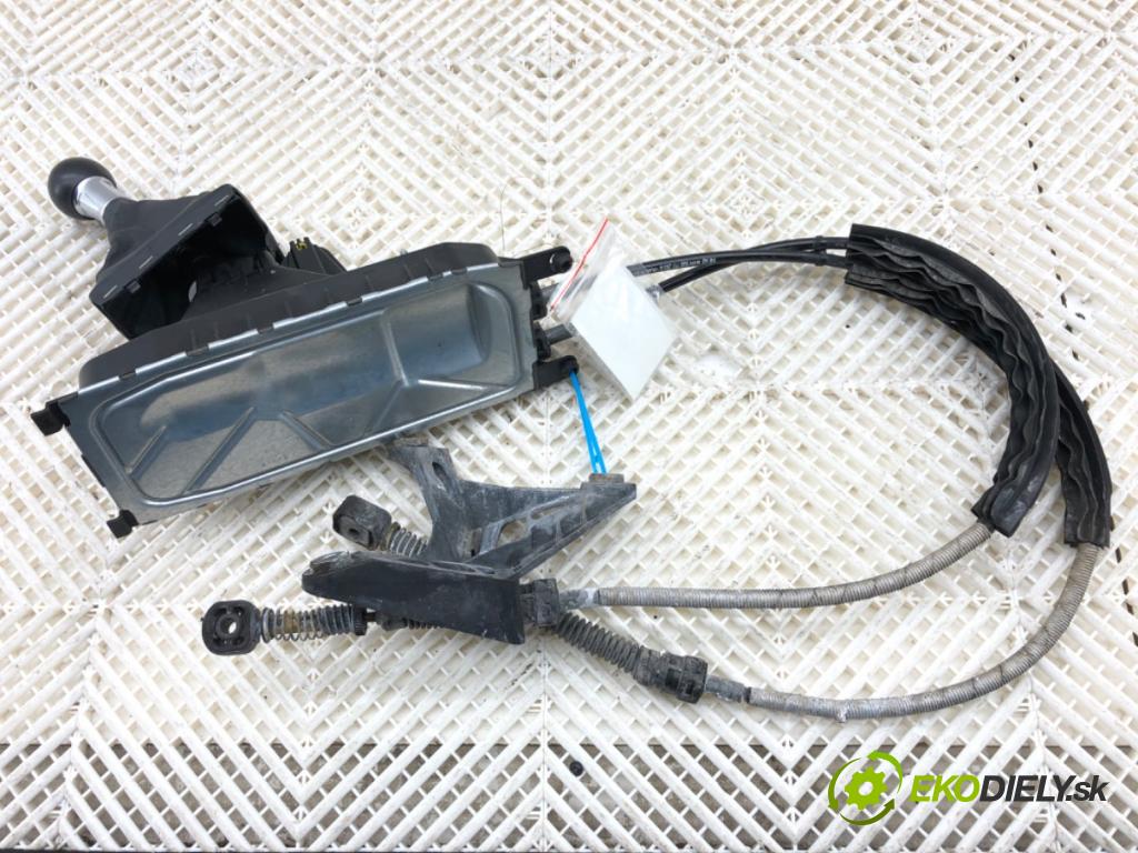 AUDI A3 8V liftback 2014 81 kW 1.6 TDI 1598 Kulisa 5Q0711061E (Rýchlostná páka (kulisa))