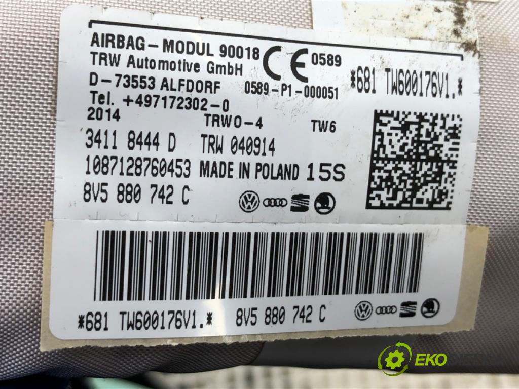 AUDI A3 8V liftback 2014 81 kW 1.6 TDI 1598 Stropný pravy 8V5880742C