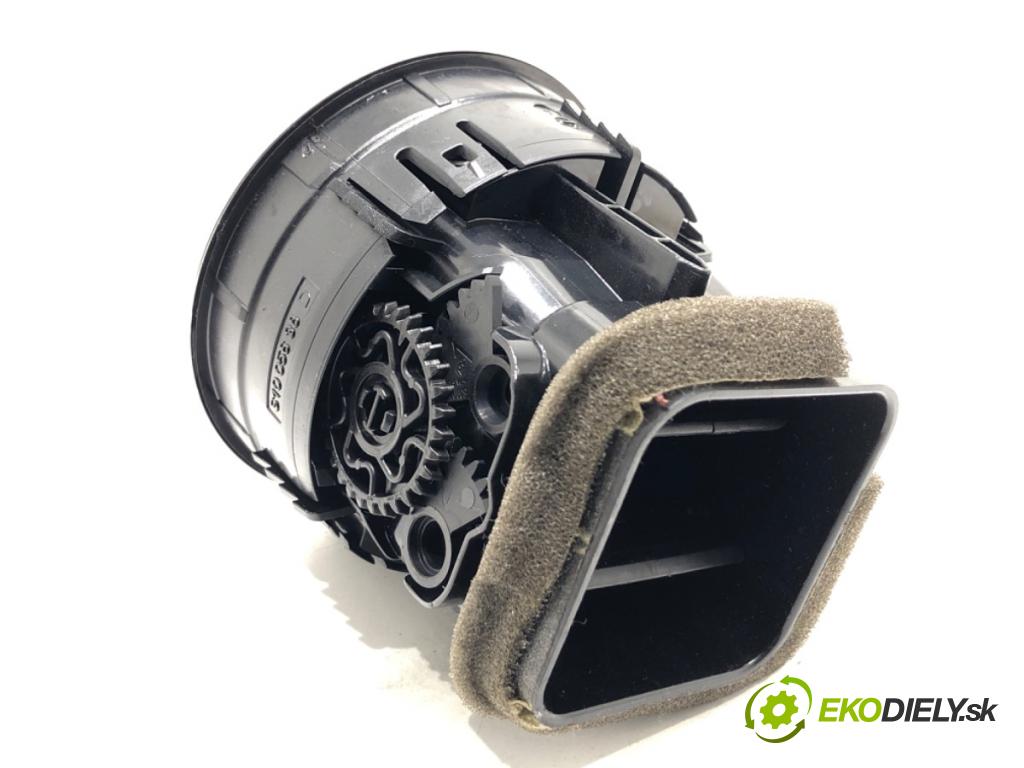 AUDI A3 8V liftback 2014 81 kW 1.6 TDI 1598 Mriežky kúrenia pravy predný 8V0820901A