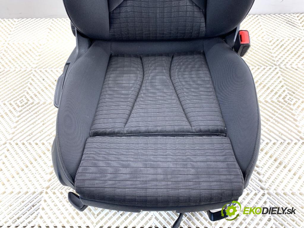 AUDI A3 8V liftback 2014 81 kW 1.6 TDI 1598 Sedadlo pravy predný