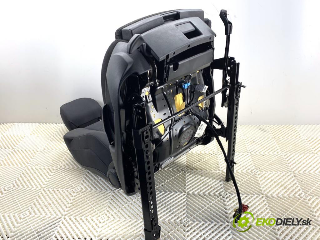 AUDI A3 8V liftback 2014 81 kW 1.6 TDI 1598 Sedadlo pravy predný