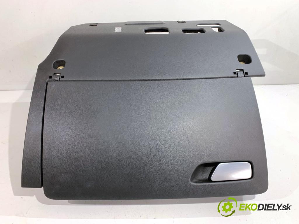 AUDI A3 8V liftback 2014 81 kW 1.6 TDI 1598 Priehradka, kastlík spolujazdca 8V1857035B (Priehradka (kastlík))