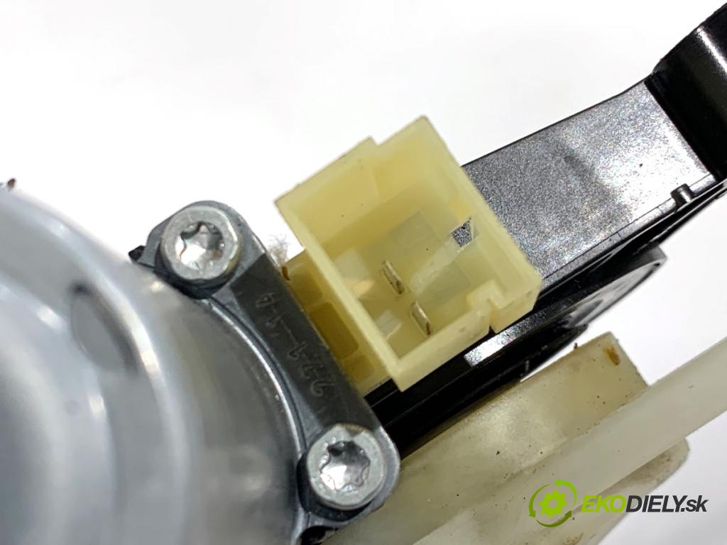 AUDI A3 8V liftback 2014 81 kW 1.6 TDI 1598 mechanismus okna pravý přední část 5Q0959801B