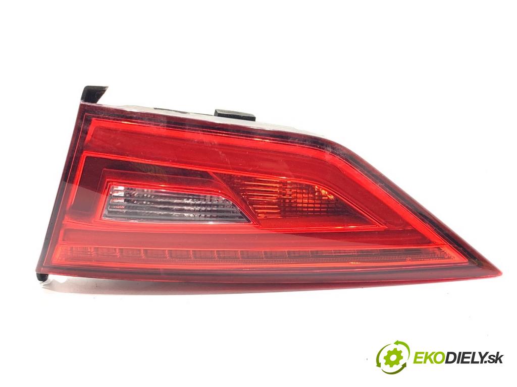 AUDI A3 8V liftback 2014 81 kW 1.6 TDI 1598 Svetlo zad pravá vnútorná 8V5945094A (Kľučka dverí ostatné)