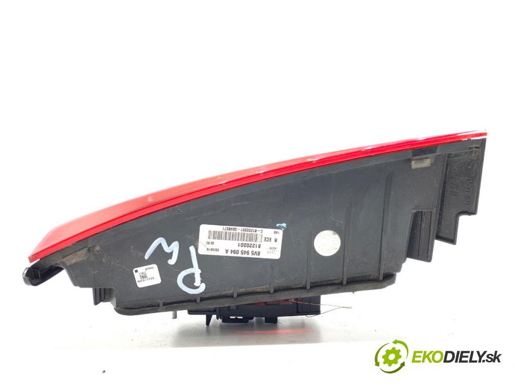 AUDI A3 8V liftback 2014 81 kW 1.6 TDI 1598 Svetlo zad pravá vnútorná 8V5945094A (Kľučka dverí ostatné)