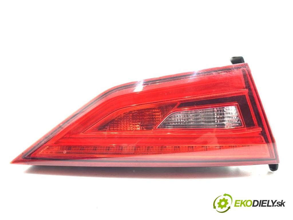 AUDI A3 8V liftback 2014 81 kW 1.6 TDI 1598 Svetlo zad ľavá strana vnútorná 8V5945093A (Kľučka dverí ostatné)