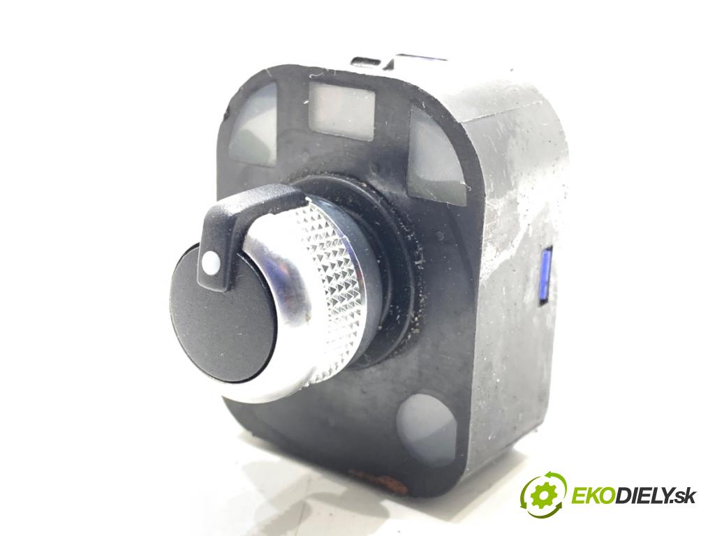 AUDI A3 8V liftback 2014 81 kW 1.6 TDI 1598 Prepínač nastavenia spätných zrkadiel 8V0959565E (Prepínacie páčky pod volantom)