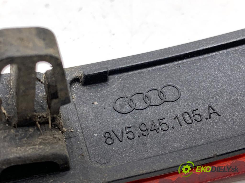 AUDI A3 8V liftback 2014 81 kW 1.6 TDI 1598 reflexne nárazníka ľavy zad 8V5945105A