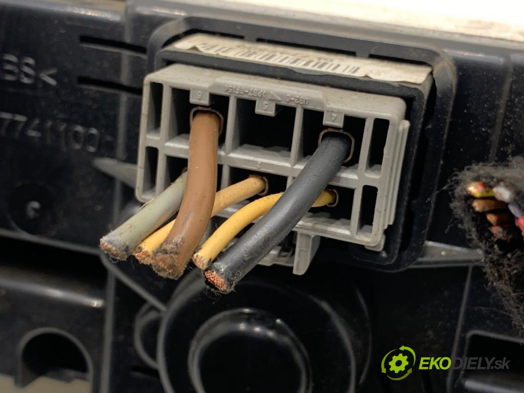 RENAULT MASTER III Autobus 2015 120 kW 2.3 dCi 165 FWD (JV0P, JV0U) 2298 Panel ovládania kúrenia 275100013R (Prepínacie páčky pod volantom)