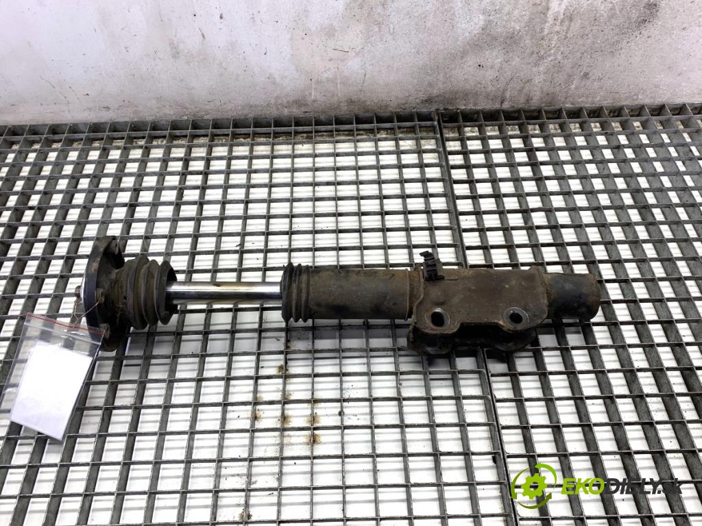 VW CARFTER 30 35 Autobus 2010 120 kW 2.5 TDI 2461 tlumič levý přední část 