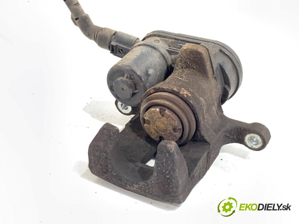 KIA OPTIMA Kombi 2018 132 kW 1.6 T-GDI 1591 Brzdič strmeň pravy zad A5582-37700