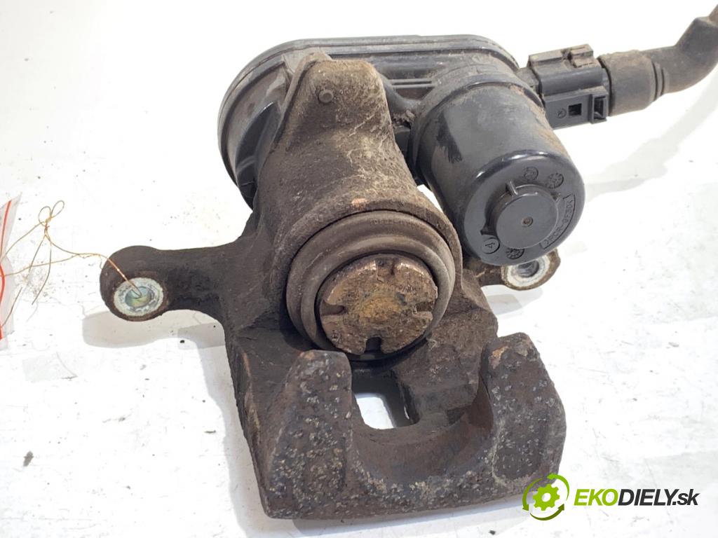 KIA OPTIMA Kombi 2018 132 kW 1.6 T-GDI 1591 Brzdič strmeň ľavy zad A5582-37700