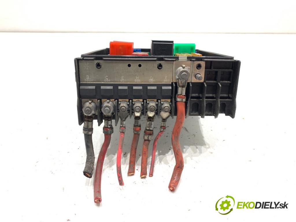 VW GOLF VI Kombi 2011 103 kW 2.0 TDI 1968 Skrinka poistková 1K0937125D (Poistková skrinka)