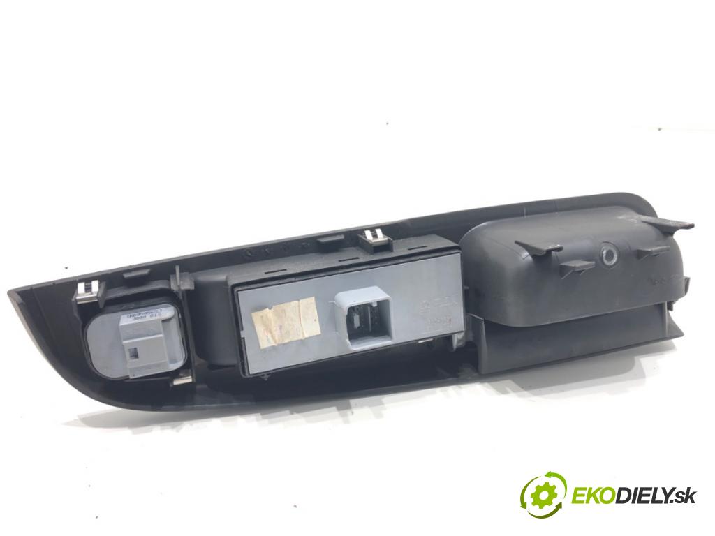 VW GOLF VI Kombi 2011 103 kW 2.0 TDI 1968 Prepínač okien 1K0959565J (Prepínacie páčky pod volantom)