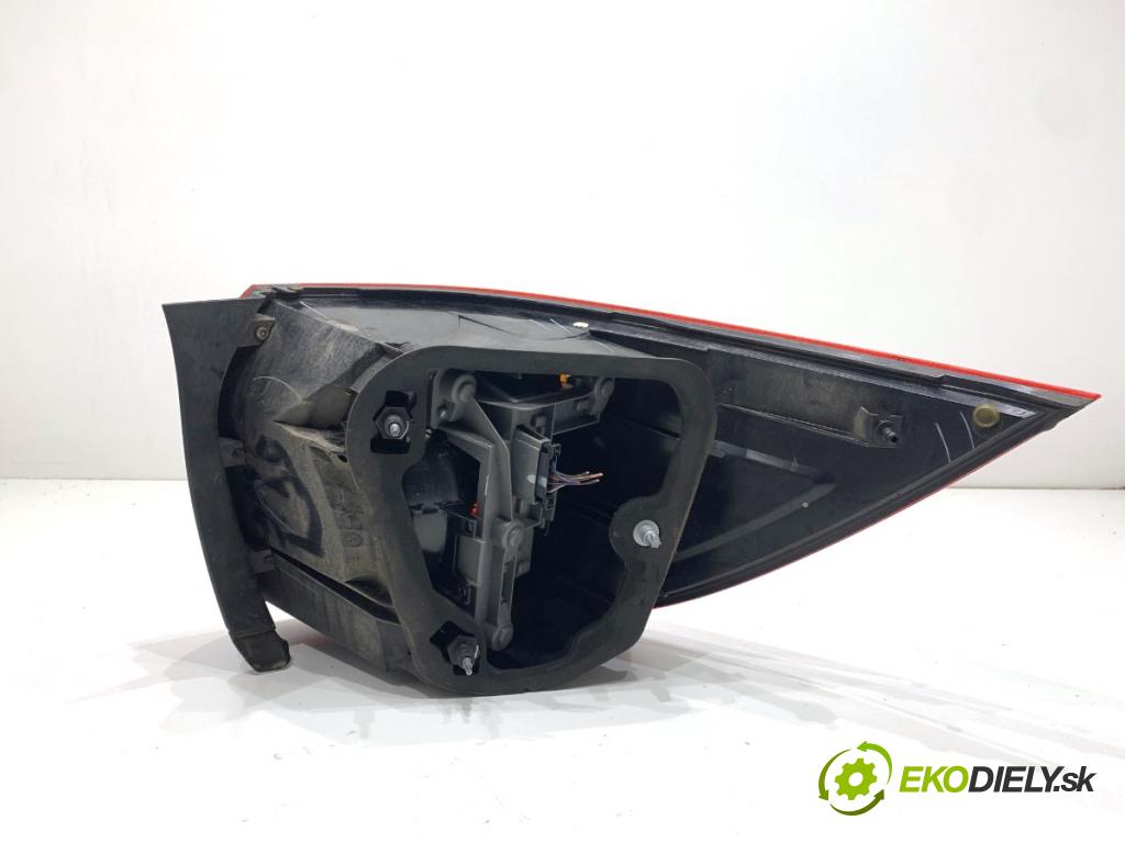 VW GOLF VI Kombi 2011 103 kW 2.0 TDI 1968 světlo pravý zadní část 1K9945096G