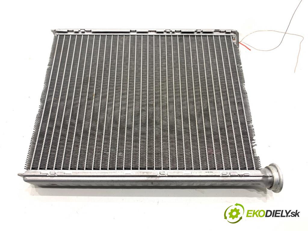 PEUGEOT 308 I liftback 2007 110 kW 1.6 16V 1598 topné těleso radiátor topení  (Radiátor topení)