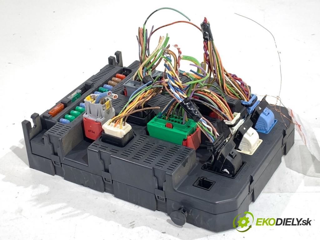 PEUGEOT 308 I liftback 2007 110 kW 1.6 16V 1598 Modul BSI 9663798180 (Poistková skrinka)