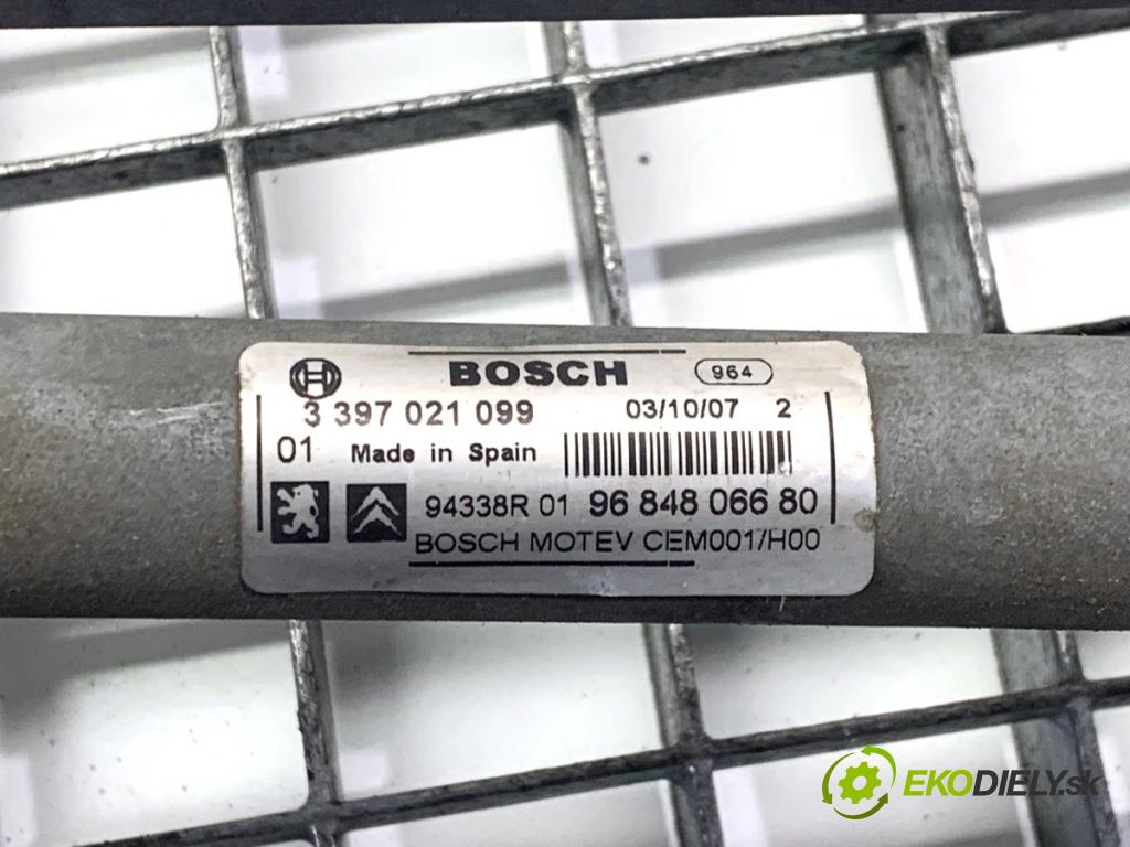 PEUGEOT 308 I liftback 2007 110 kW 1.6 16V 1598 mechanismus stěračů přední část 9684806680 (Motorek stěračů přední)