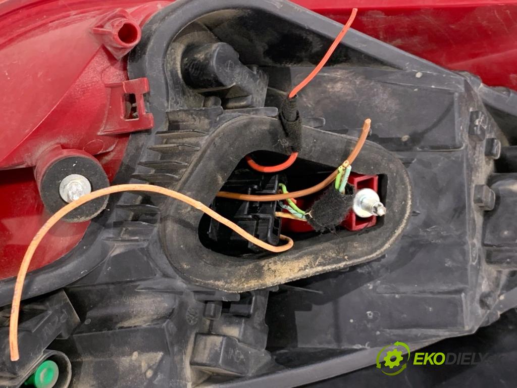 PEUGEOT 308 I liftback 2007 110 kW 1.6 16V 1598 Svetlo pravy zad 9680425680