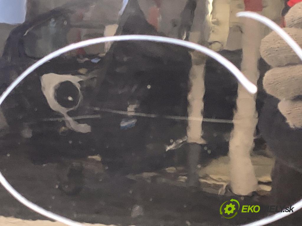 PEUGEOT 308 I liftback 2007 110 kW 1.6 16V 1598 dveře pravý přední část KTV