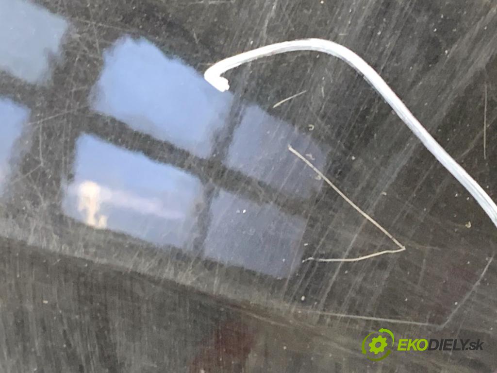 PEUGEOT 308 I liftback 2007 110 kW 1.6 16V 1598 dveře pravý přední část KTV