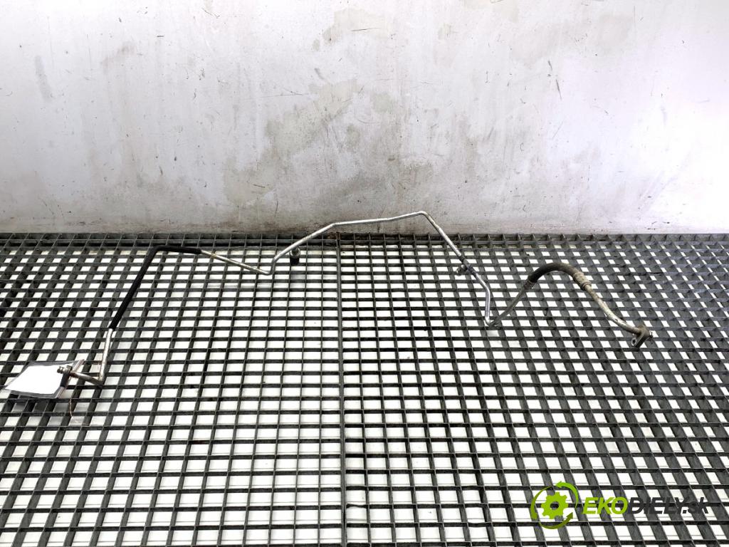 PEUGEOT 308 I liftback 2007 110 kW 1.6 16V 1598 rúrka klimatizace  (Trubka klimatizace)