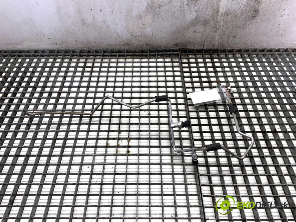 MITSUBISHI OUTLANDER III SUV 2017 110 kW 2.0 4WD (GF7W) 1998 rúrka klimatizace  (Trubka klimatizace)