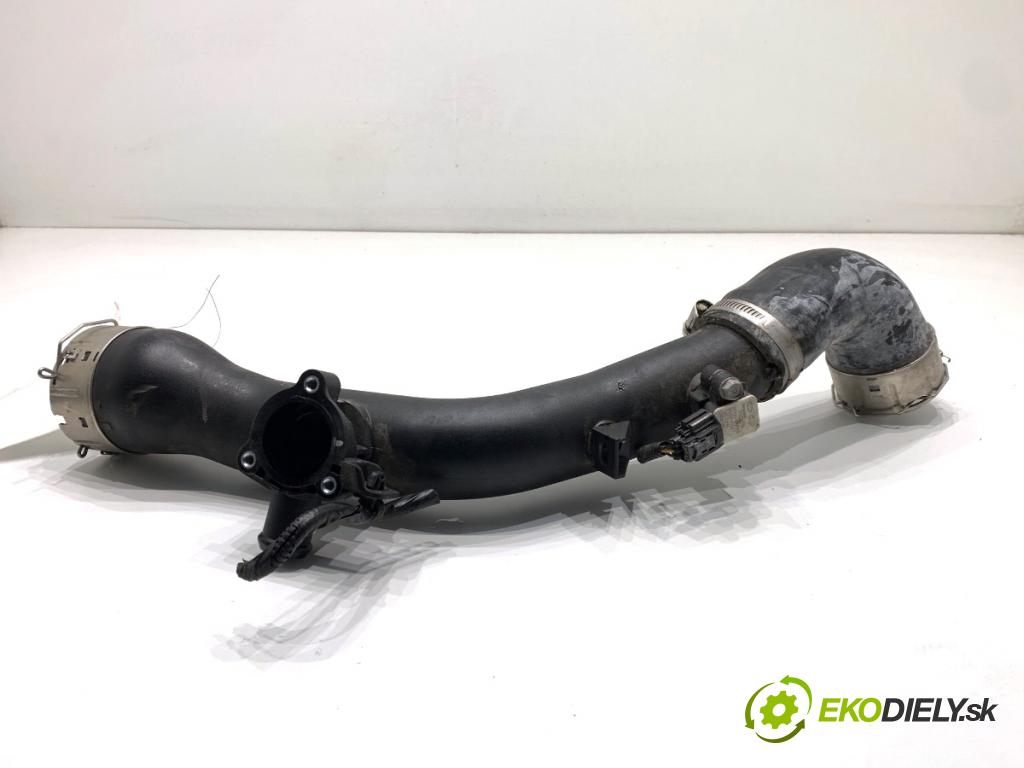 KIA CEED SUV 2021 118 kW 1.5 T-GDI 1482 Rúra vzduchu intercoolera 28287-08000