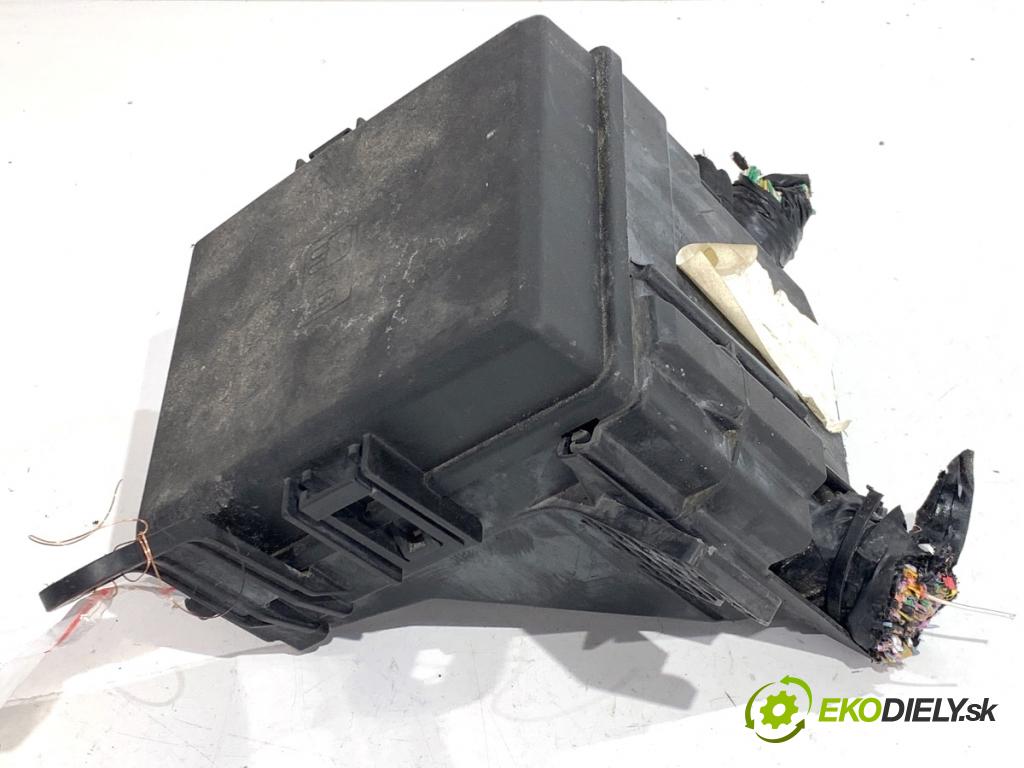 FORD ECOSPORT SUV 2018 92 kW 1.0 EcoBoost 998 Skrinka poistková JN15-12A581-AHD (Poistková skrinka)