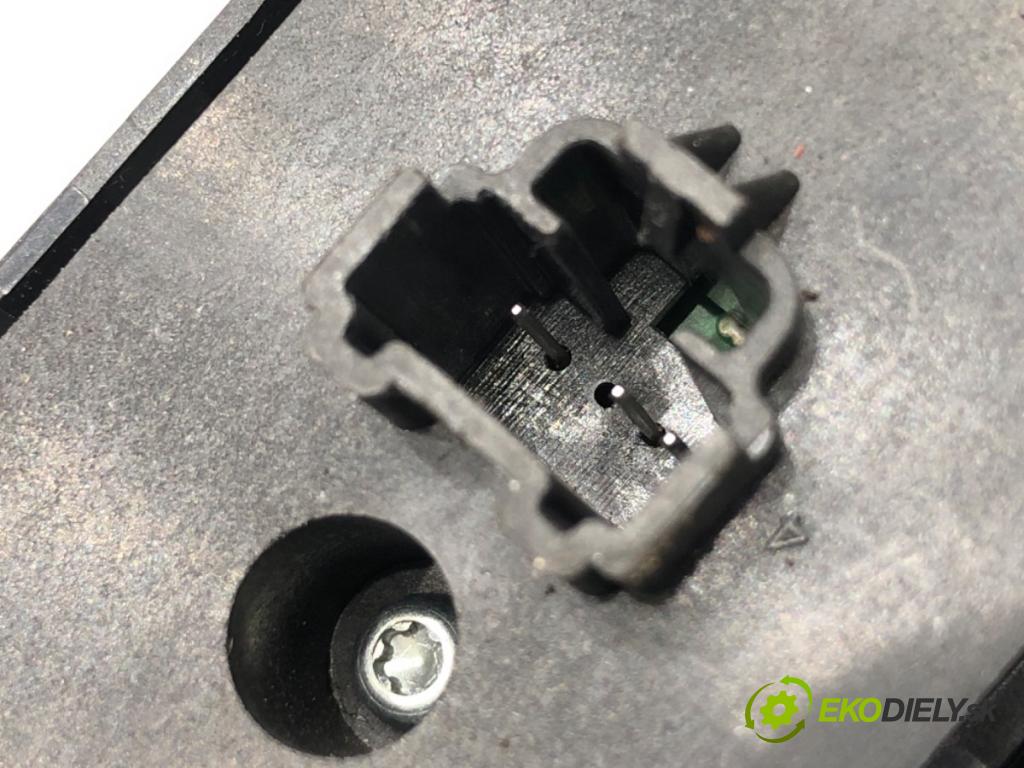 FORD ECOSPORT SUV 2018 92 kW 1.0 EcoBoost 998 Prepínač okien  (Prepínacie páčky pod volantom)